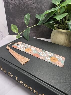 Retro Daisy Metal Bookmark